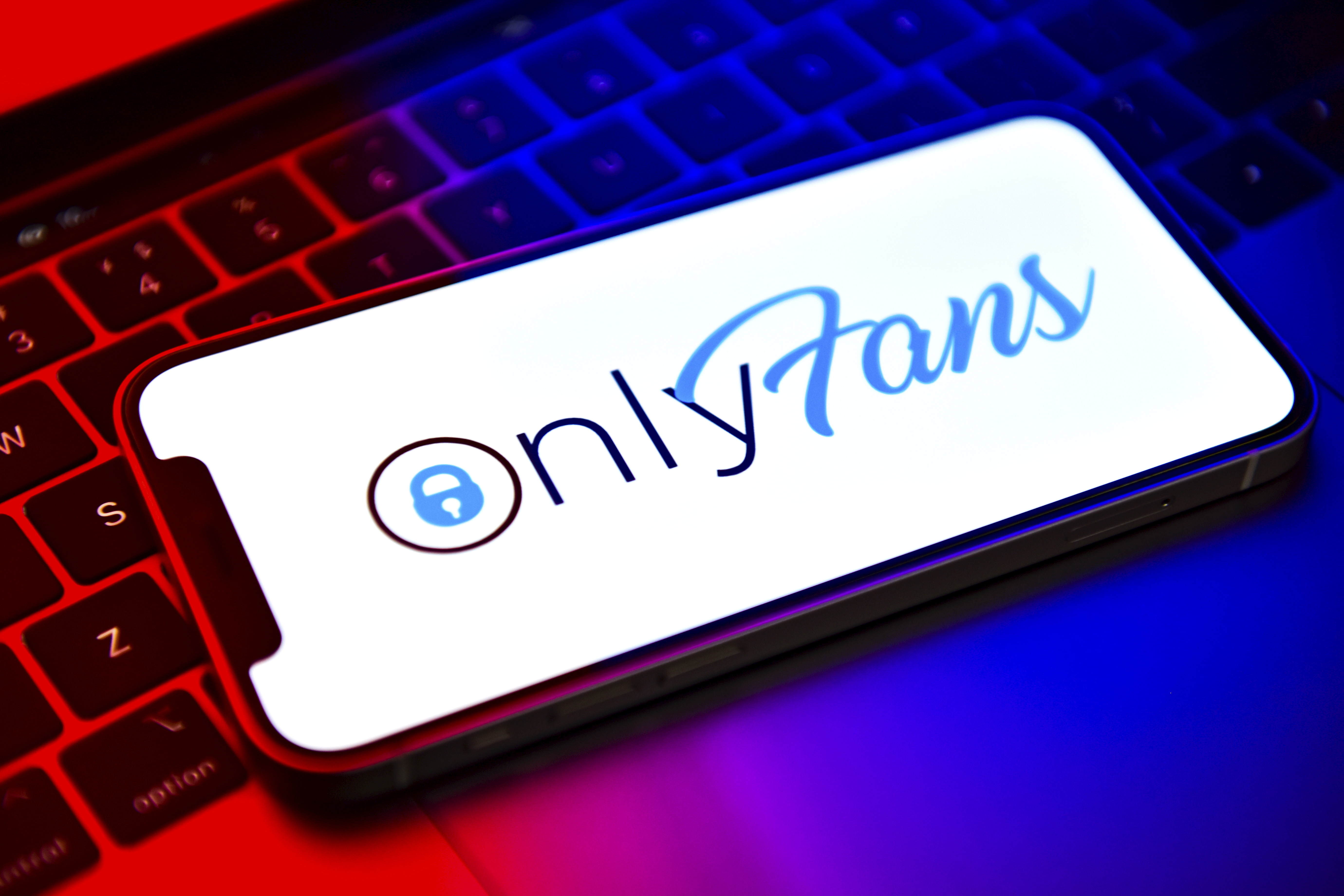 OnlyFans : comment le réseau social phare du porno s’est saboté économiquement