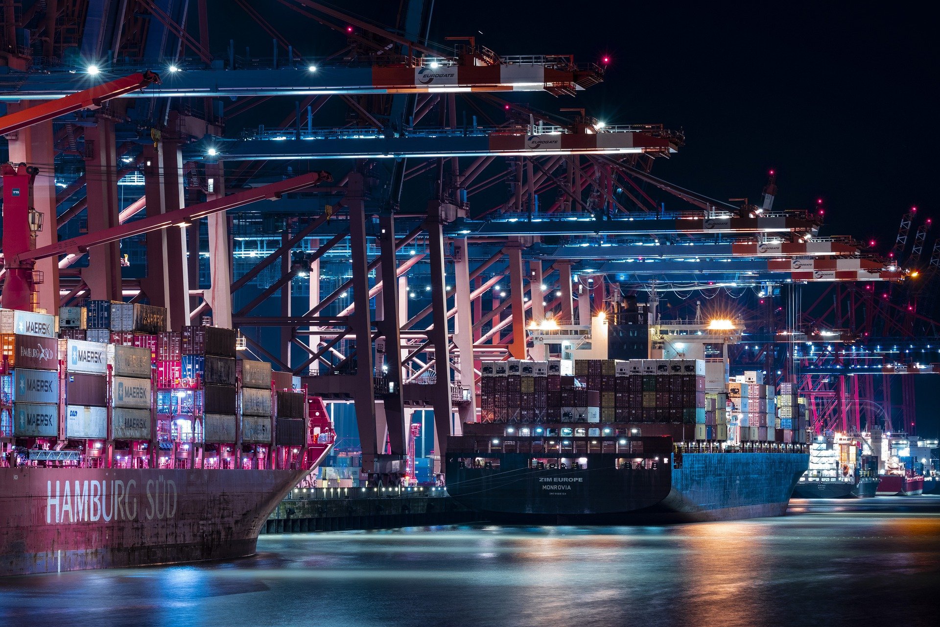 [DATA] Cargos, terminaux, ports: le transport maritime se privatise à toute vitesse