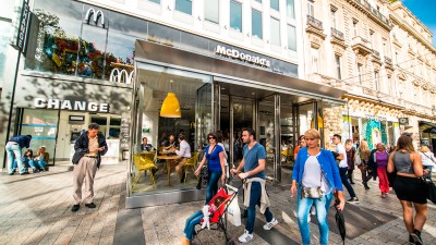 McDonald's la joue local pour rester leader mondial