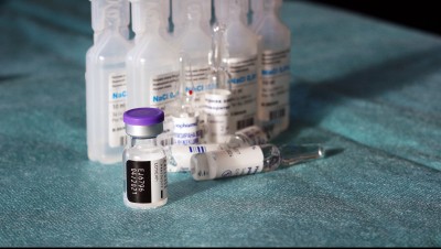 Vaccins et Covid-19 : des négociations à l'avantage des labos 
