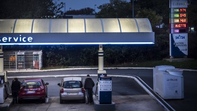 Climat : l’essence à deux euros le litre, une fatalité ?