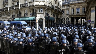 Réforme des retraites. La France connaît-elle sa plus grave crise démocratique depuis l'Algérie ?