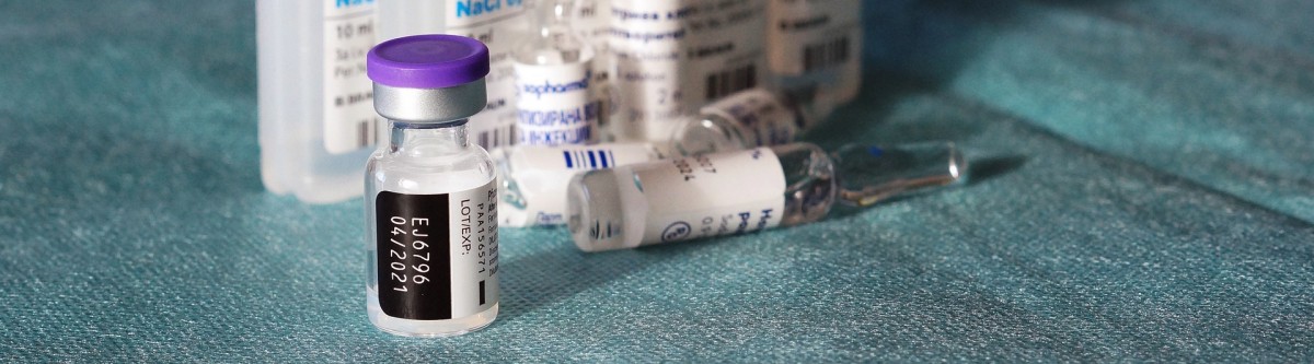 Vaccins et Covid-19 : des négociations à l'avantage des labos 
